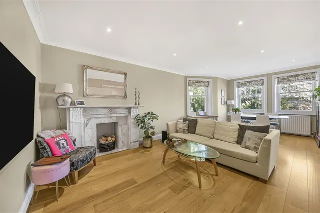 Belsize Lane, London, NW3, photo 1
