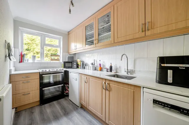 Elgin Gardens, Guildford, GU1, photo 3