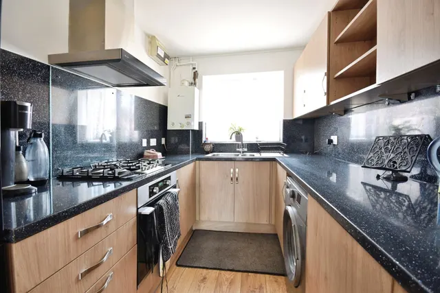 Photo 2 — Allen Close, Tiverton