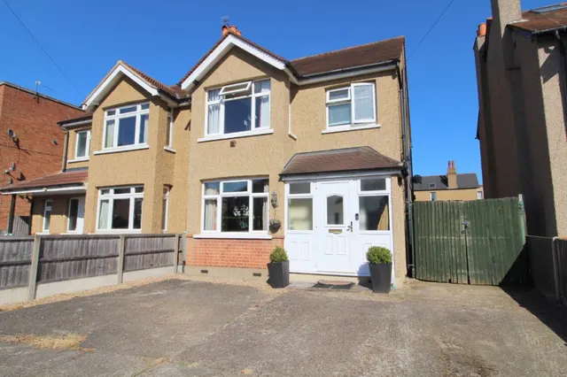 Stanwell Road, Ashford, photo 1