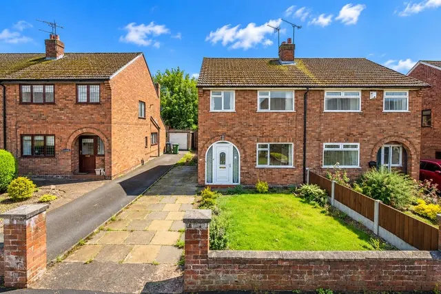 Chatsworth Drive, Chester, CH2, photo 1