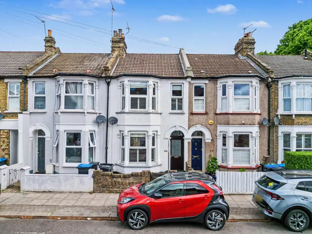 Lincoln Road, Enfield, EN1, photo 1