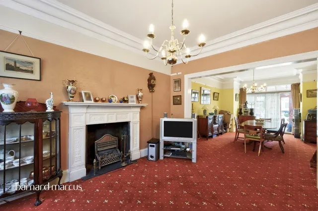 Hanworth Road, Feltham, TW13, photo 2