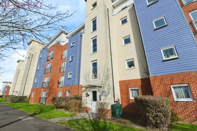 Alexander Square, Eastleigh, SO50, photo 1