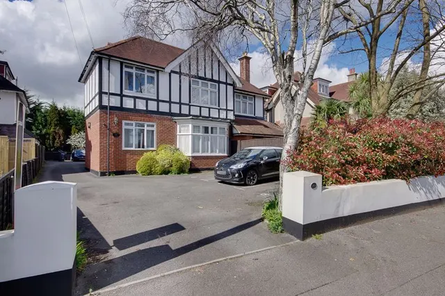 16 Beechey Road, Bournemouth BH8 8LL, photo 1