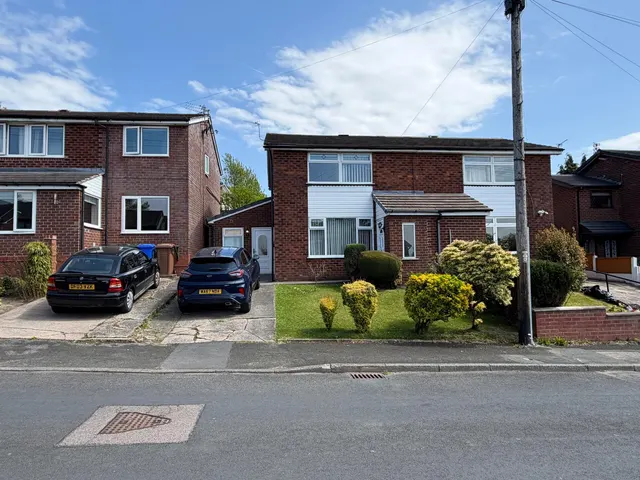 4 bedroom house, Buckingham Road, Stalybridge, SK15