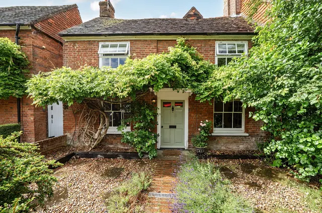 The Borough, Crondall, Farnham, Hampshire, GU10 5NU, photo 1