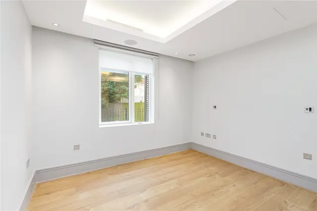 Photo 3 — Benjamin House, Cecil Grove, St John's Wood, London, NW8 7EF
