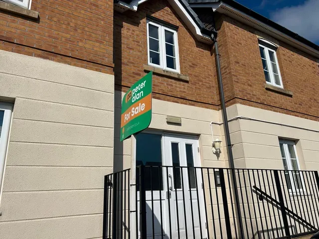 Heron Drive, Hengoed, CF82, photo 1