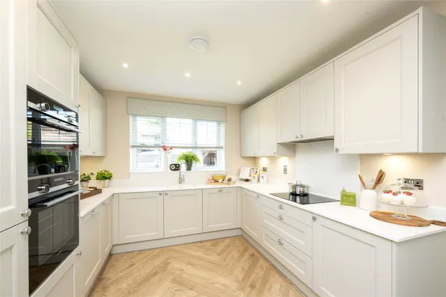 High Street, Ripley, GU23, photo 2