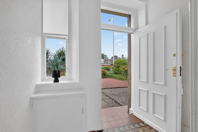 Photo 3 — 24B Prestwick Road, Ayr, KA8 8LB