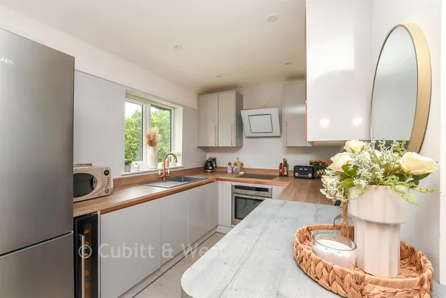 Glebe Road, Cranleigh, GU6, photo 2