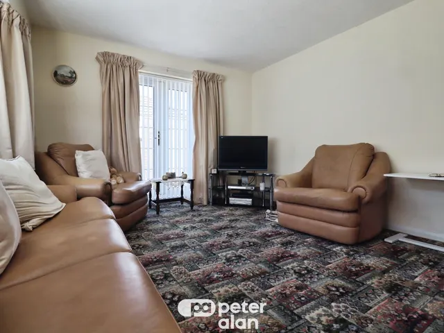Carisbrooke Way, Cardiff, CF23, photo 3