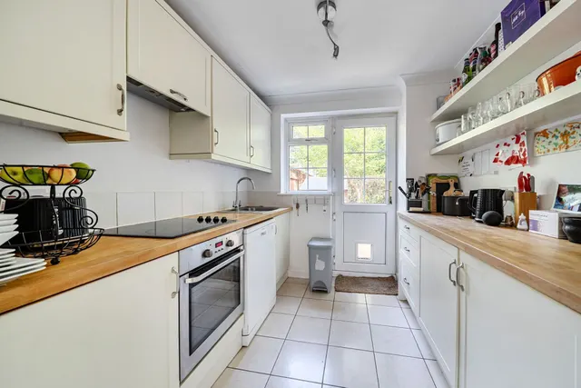 Lymington, SO41, photo 2