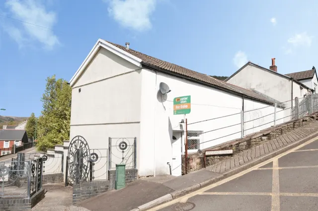 Hafod Fan Terrace, Abertillery, NP13, photo 1