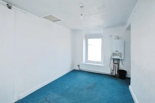 Hafod Fan Terrace, Abertillery, NP13, photo 3