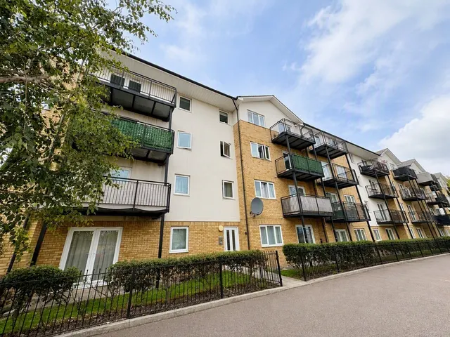 Sharps Court, SG4, photo 1