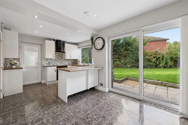 Newlands Drive, Wilmslow, SK9, photo 2