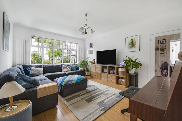 Telford Road, London, SE9, photo 2