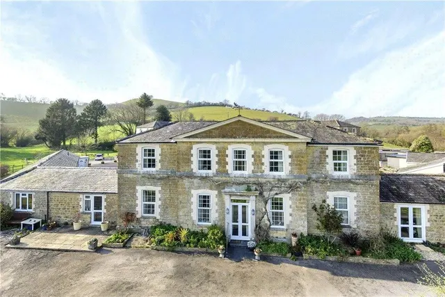 Beaminster, DT8, photo 1