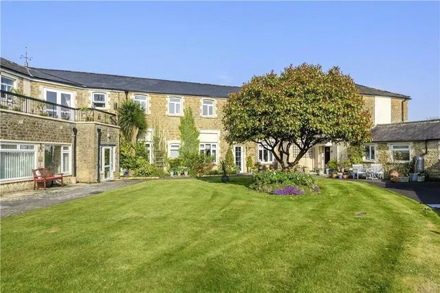Beaminster, DT8, photo 3