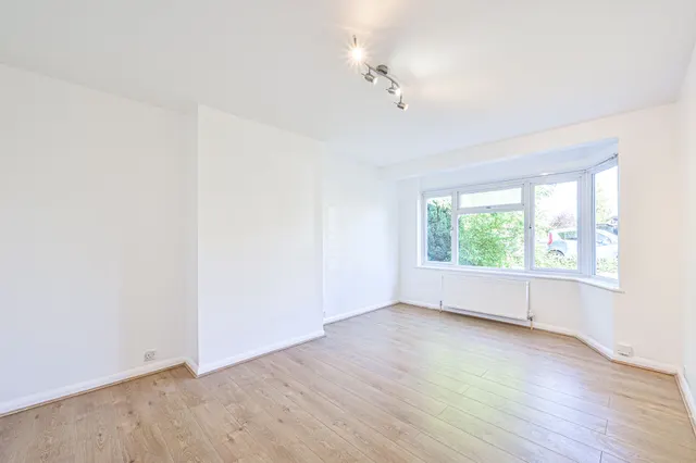 Photo 2 — 3 Park Court, Friern Park, London