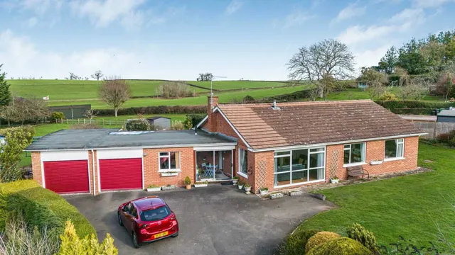 Bungalow and Large Garden, Lugwardine, Hereford, photo 1