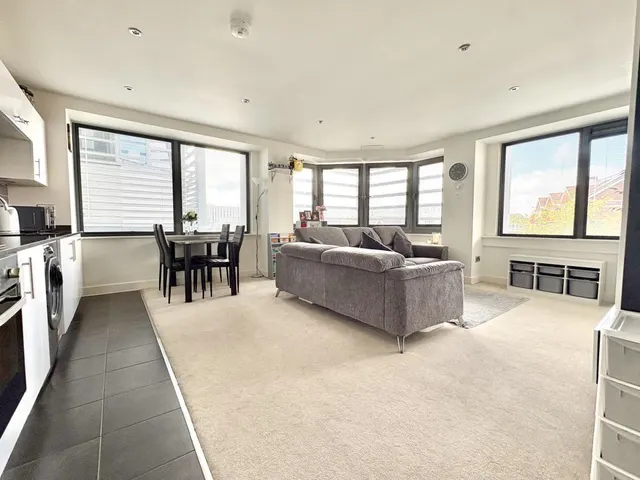 Parkstone Road, BH15, photo 2