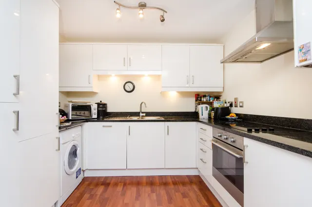 Photo 3 — Flat 12, Herbert House (30%), 8 Elm Grove, London