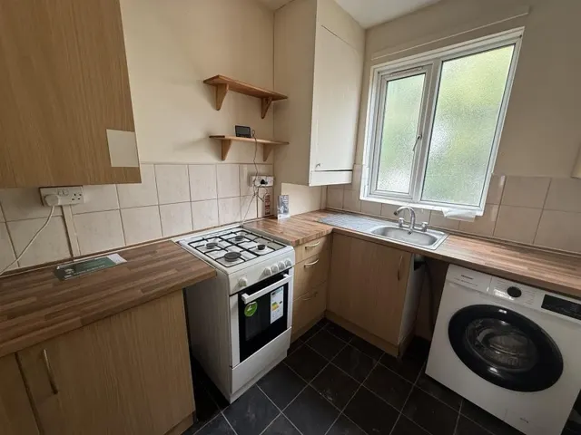 Photo 3 — Parkview High Street, Yiewsley, West Drayton