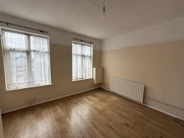 Photo 2 — Parkview High Street, Yiewsley, West Drayton