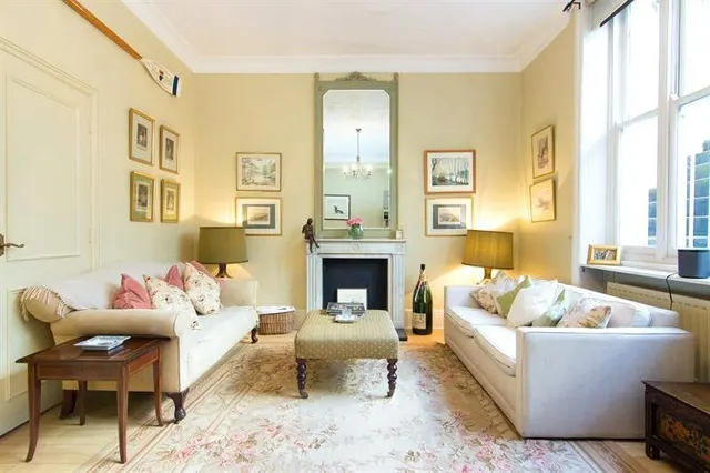 2 bedroom flat — Lexham Gardens, Earls Court, London, W8