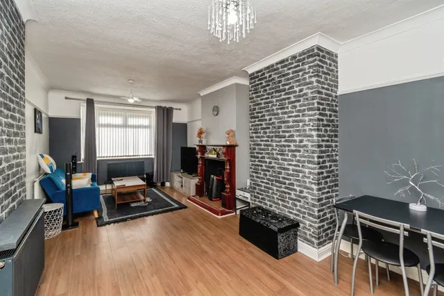 Summerhill Road, Bilston, WV14, photo 3