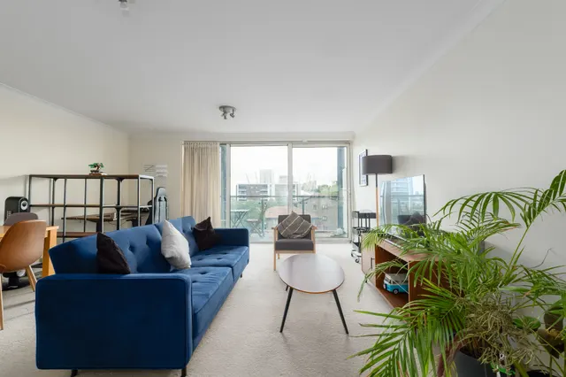 Photo 3 — Boardwalk Place, London, E14