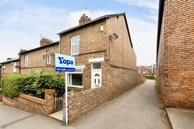 Coronation Street, Chester, CH4, photo 1