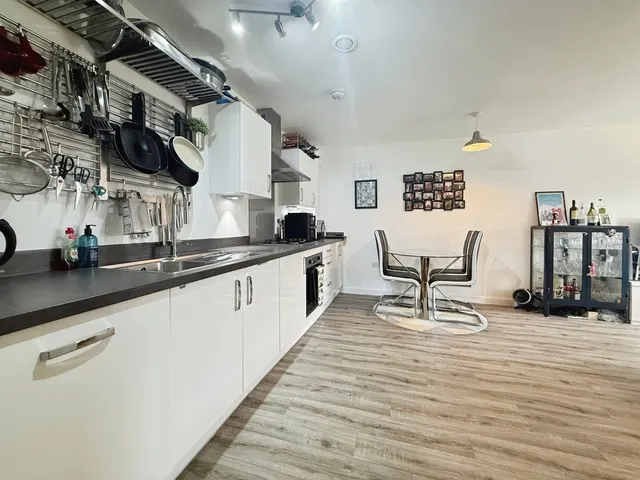 Photo 2 — Robertson Way, Basingstoke, Hampshire, RG21 6BJ