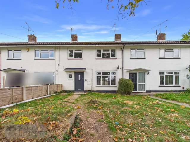 Maiden Lane, Langley Green, RH11, photo 1