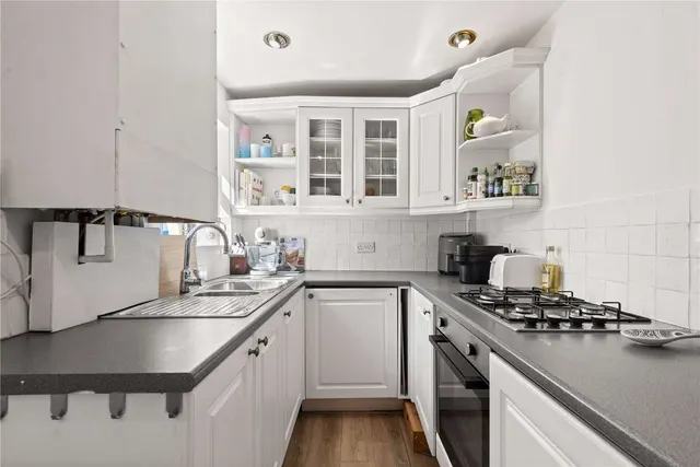 Photo 3 — Balham Park Road, London, SW12 8EA