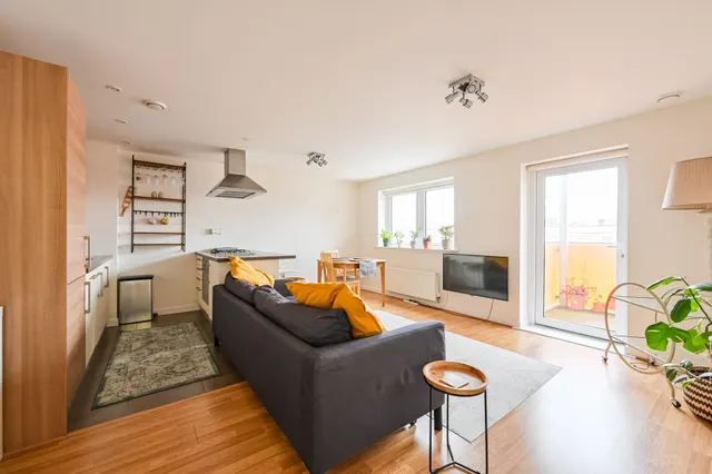 Photo 2 — Flat 8, Chaplin Court, 20 Joseph Street, London