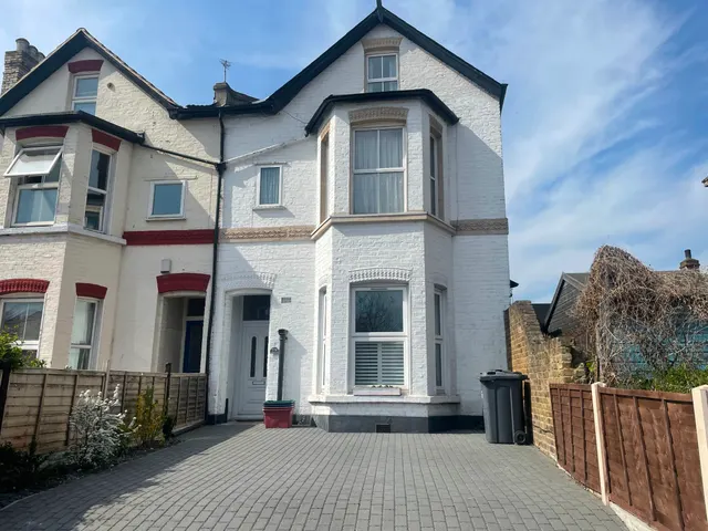 London Road, Isleworth, TW7, photo 1