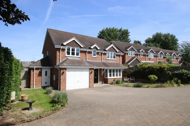 Erleigh Court Drive, Earley, RG6, photo 1