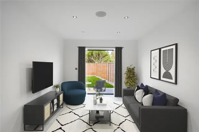 Goresbrook Road, Dagenham, RM9, photo 2