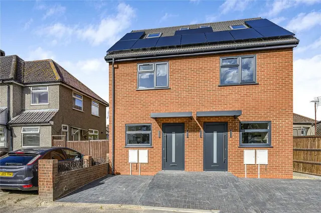 Goresbrook Road, Dagenham, RM9, photo 1