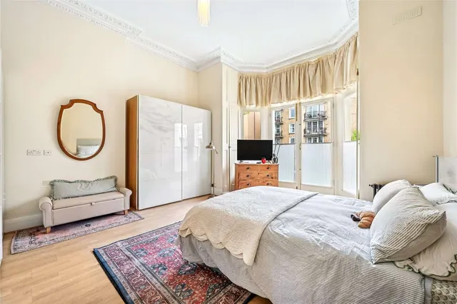 Photo 3 — Belsize Park, London, NW3 4ET