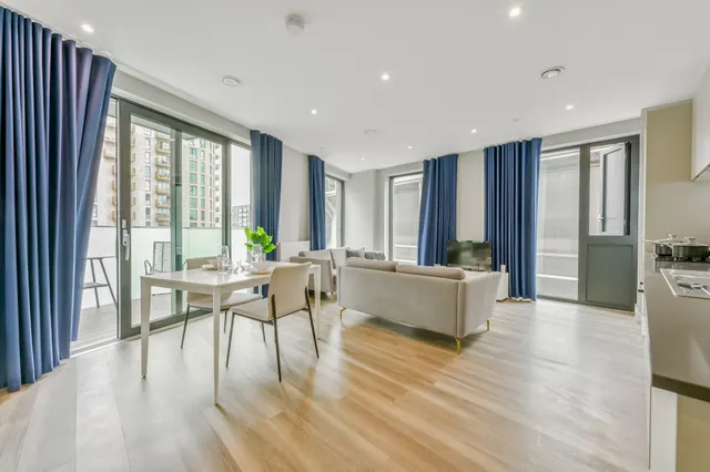 Showflat 3 (2 Bed), Momento Kew Bridge, Brentford, photo 1