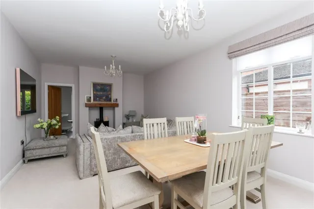 Brookfield Crescent, Cheadle, photo 3