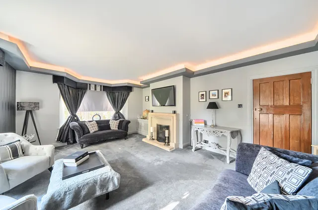 Furze Lane, East Grinstead, RH19, photo 3
