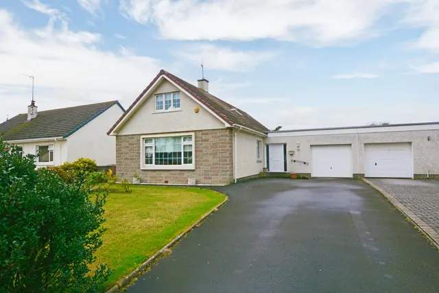 31 Gailes Road, Barassie, Troon, KA10 6TB, photo 1