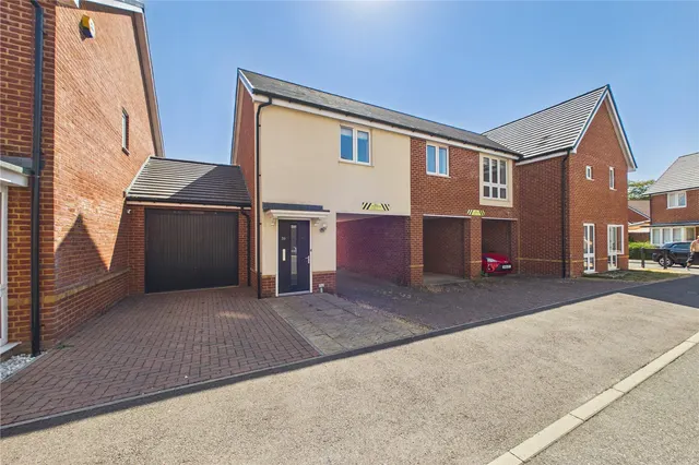 Blue Hut Way, Basingstoke, RG23, photo 1