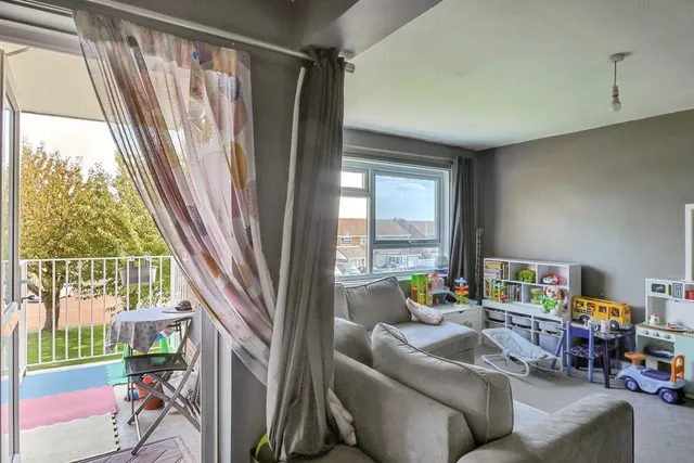 Manton Road, Poole, BH15, photo 3
